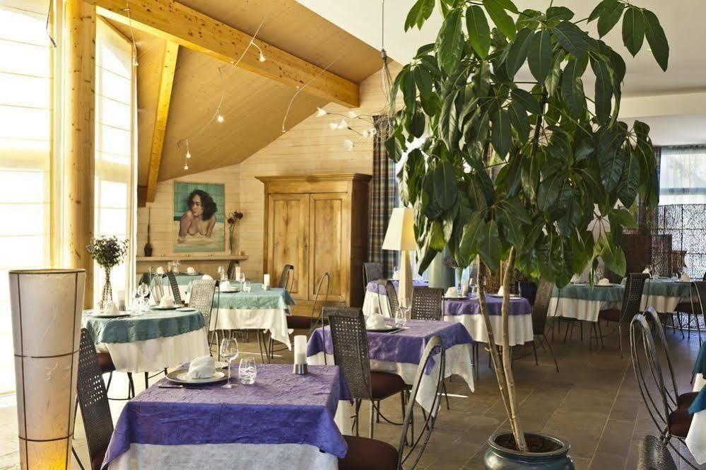 Logis Hotel Parenthese, Restaurant & Spa Chille Kültér fotó